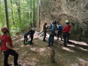 Trockenübung am Kletterfelsen (Bild: A. Iwanow)