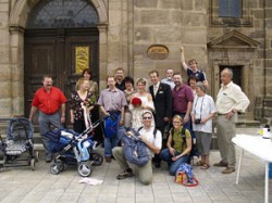 Hochzeitsgesellschaft am Martin-Luther-Platz